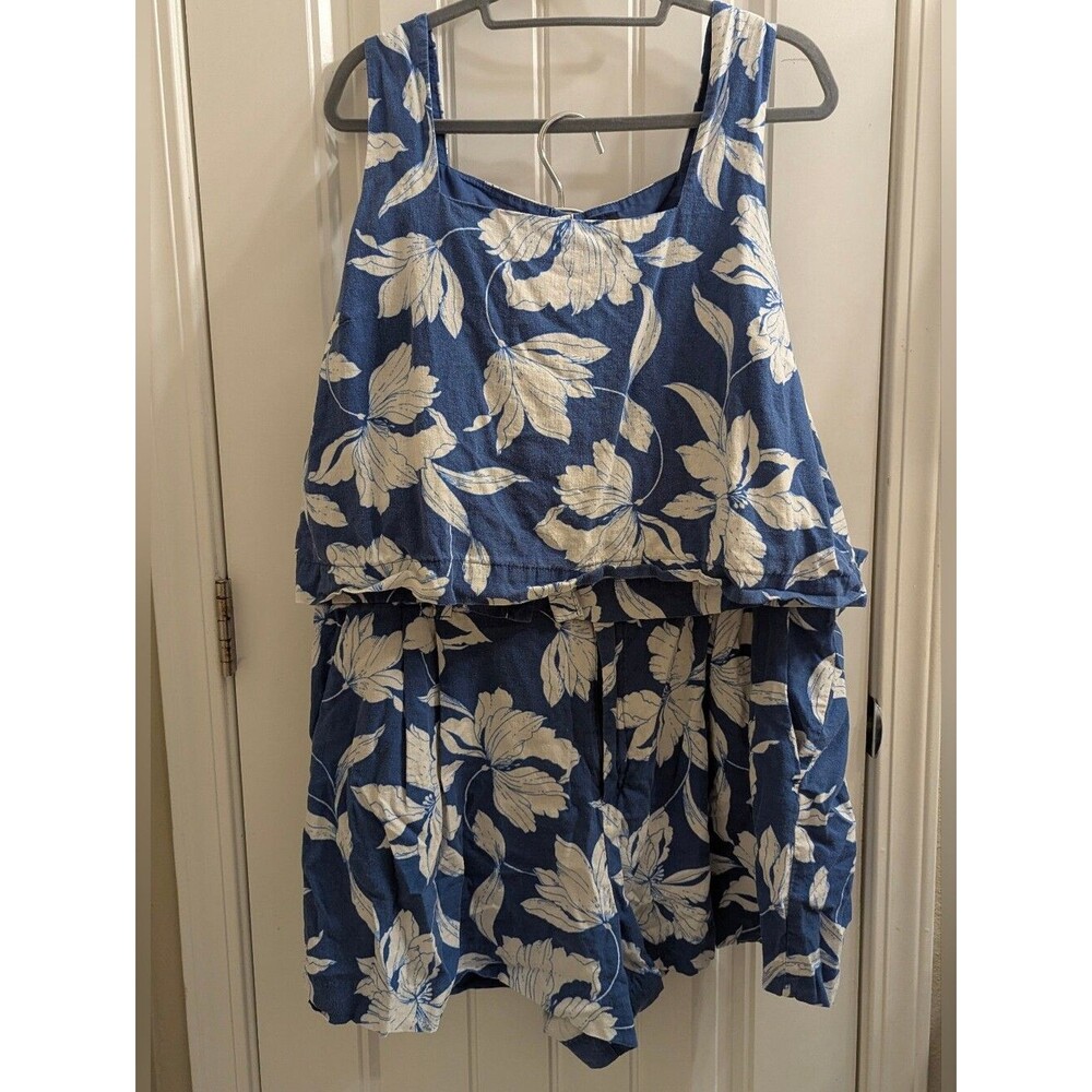GAP Blue and White Floral 365 High Rise Linen-Blend Shorts & Top